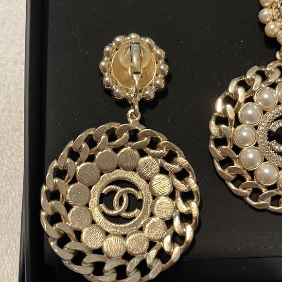 Chanel Pearl Crystal CC Earrings - Picture 2 of 6
